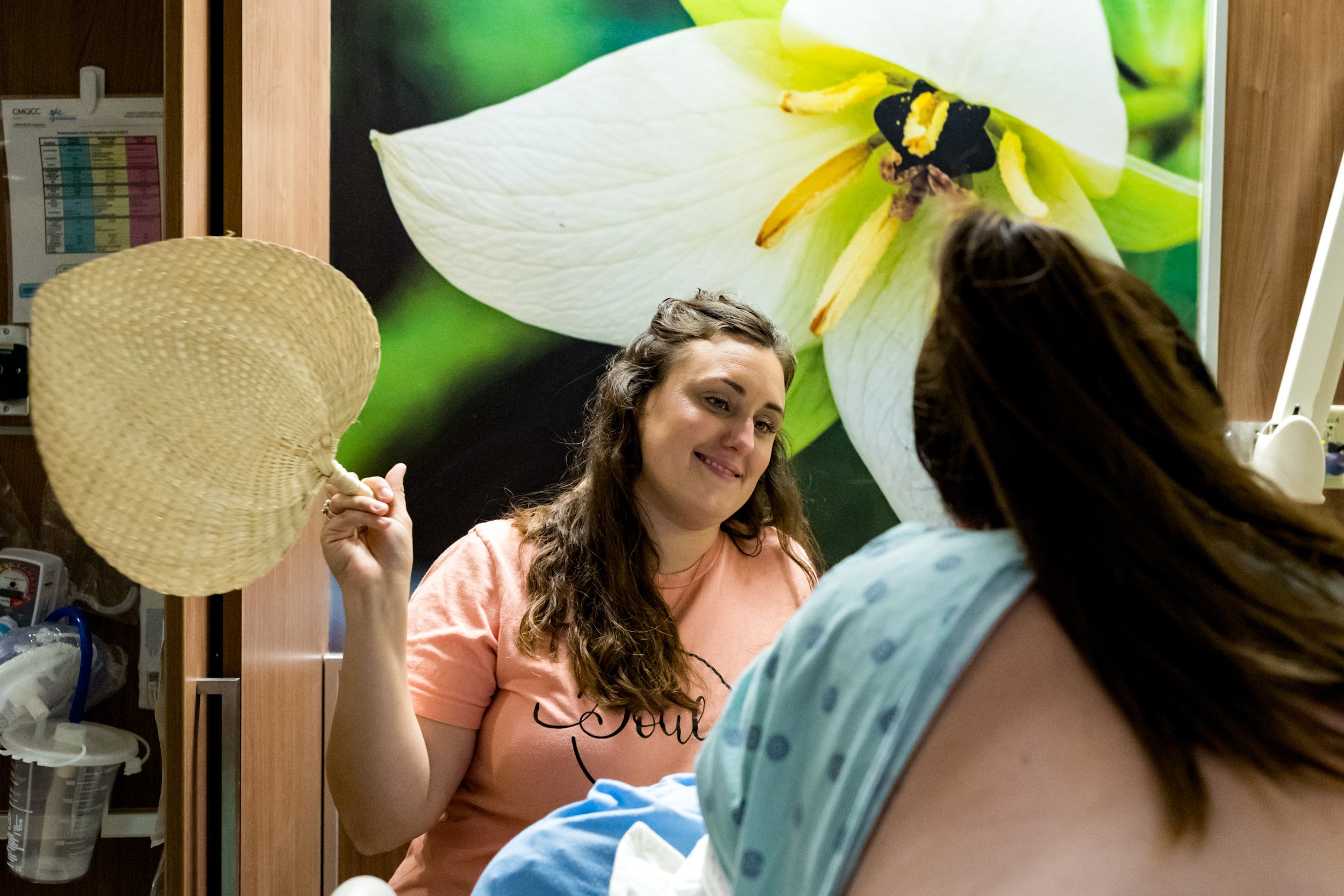 doula fanning birth mom while in labor