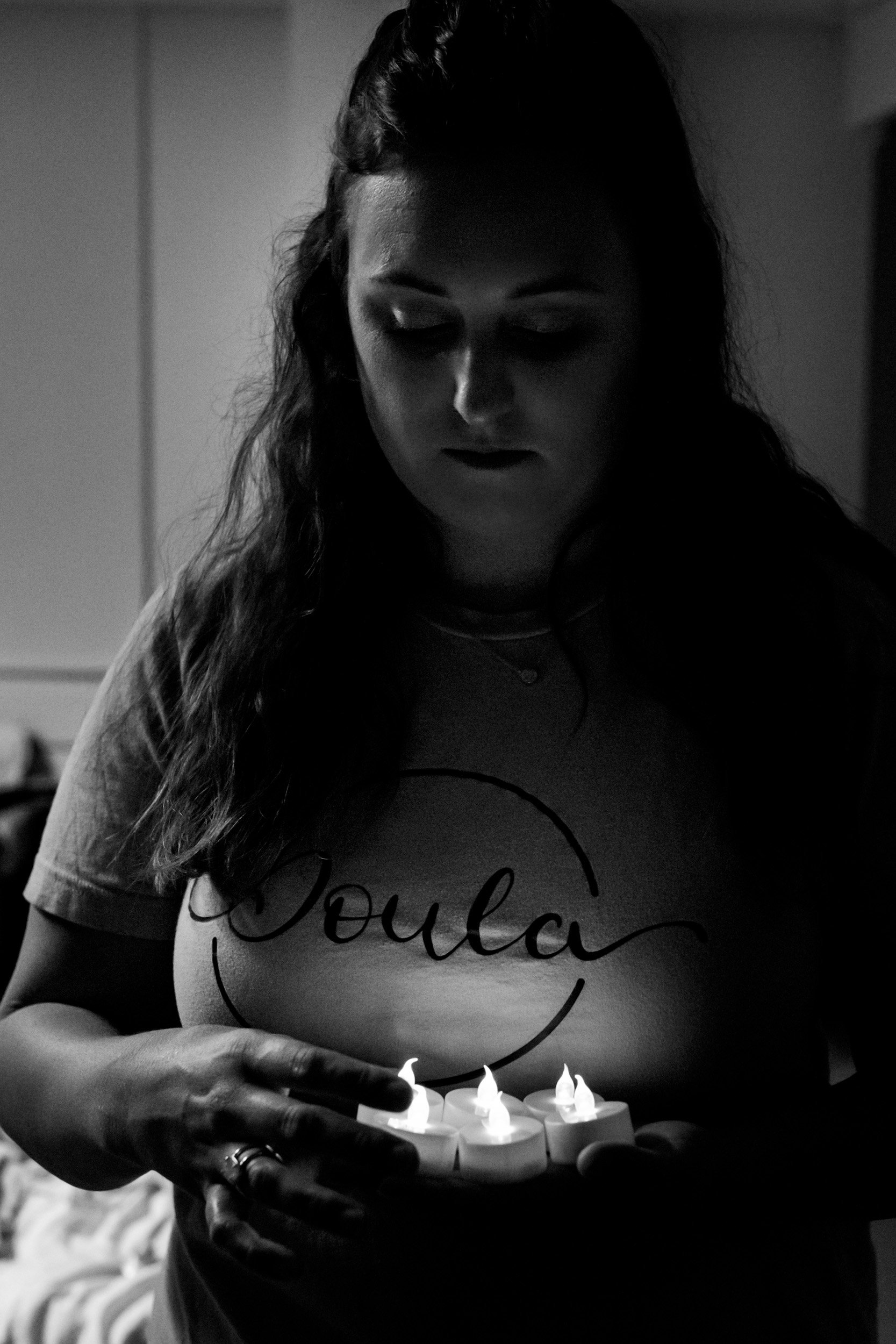 doula carrying candles to place by the birth tub