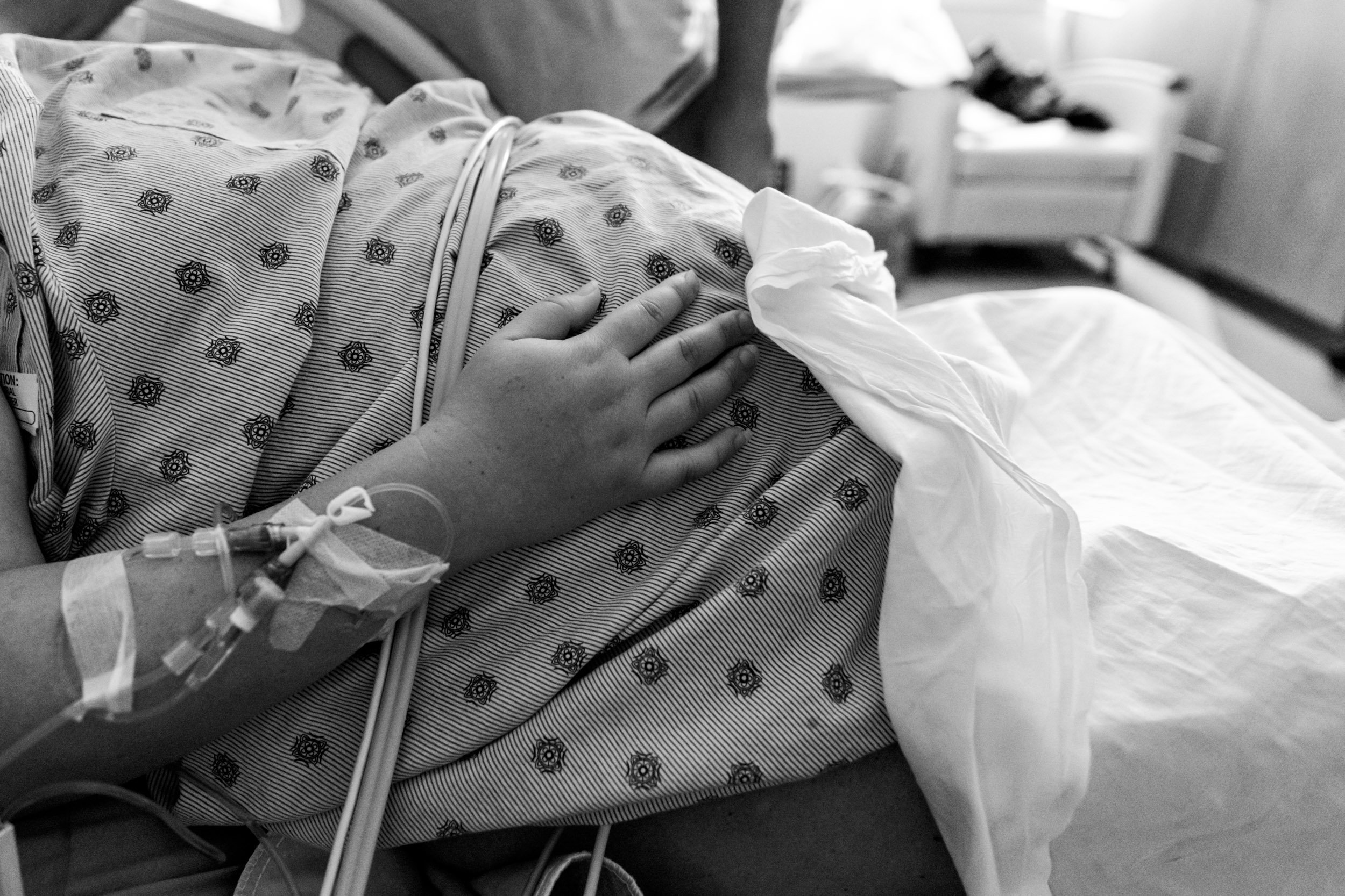 jacksonville birth mom holding her belly