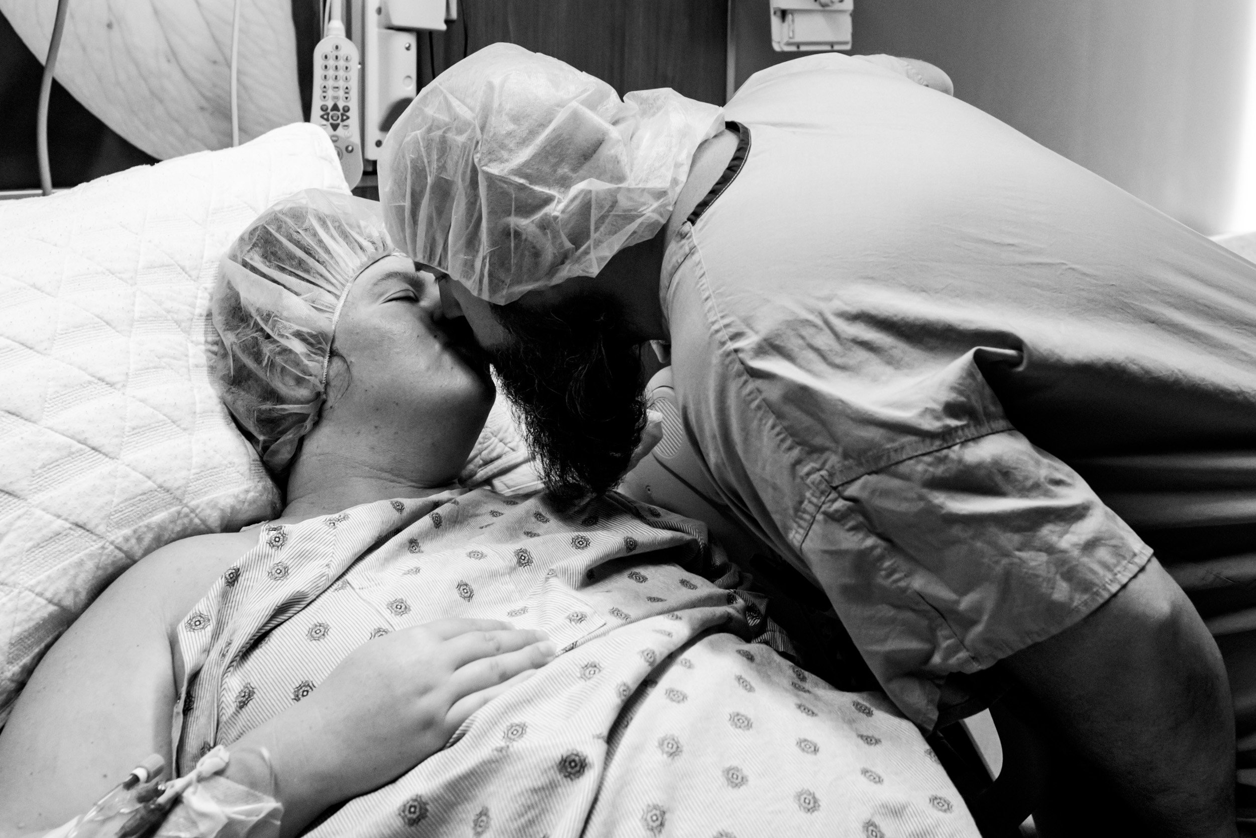 birth mom and husband kissing before going into the OR