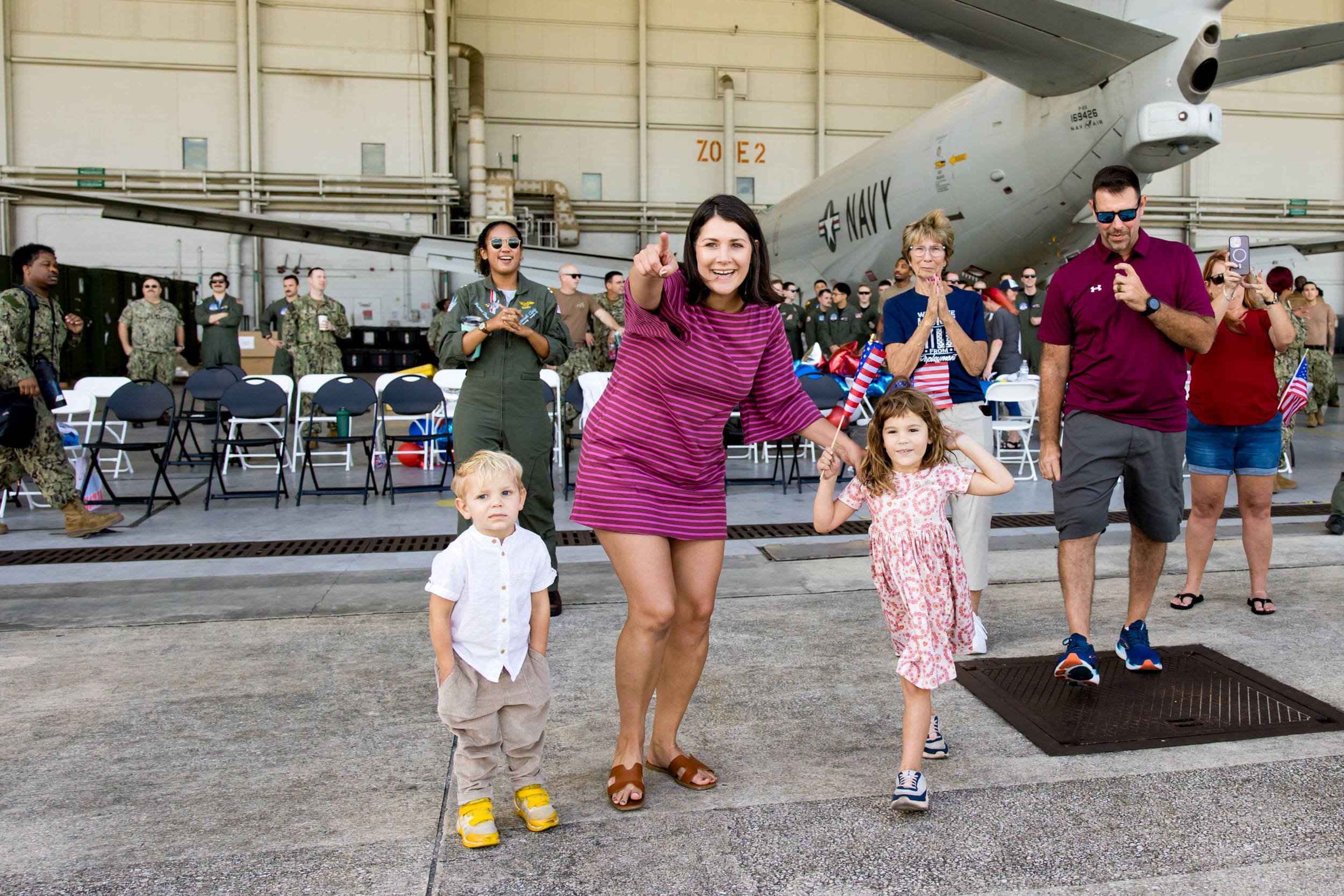 family spotting their pilot dad who just arrived home from deployment