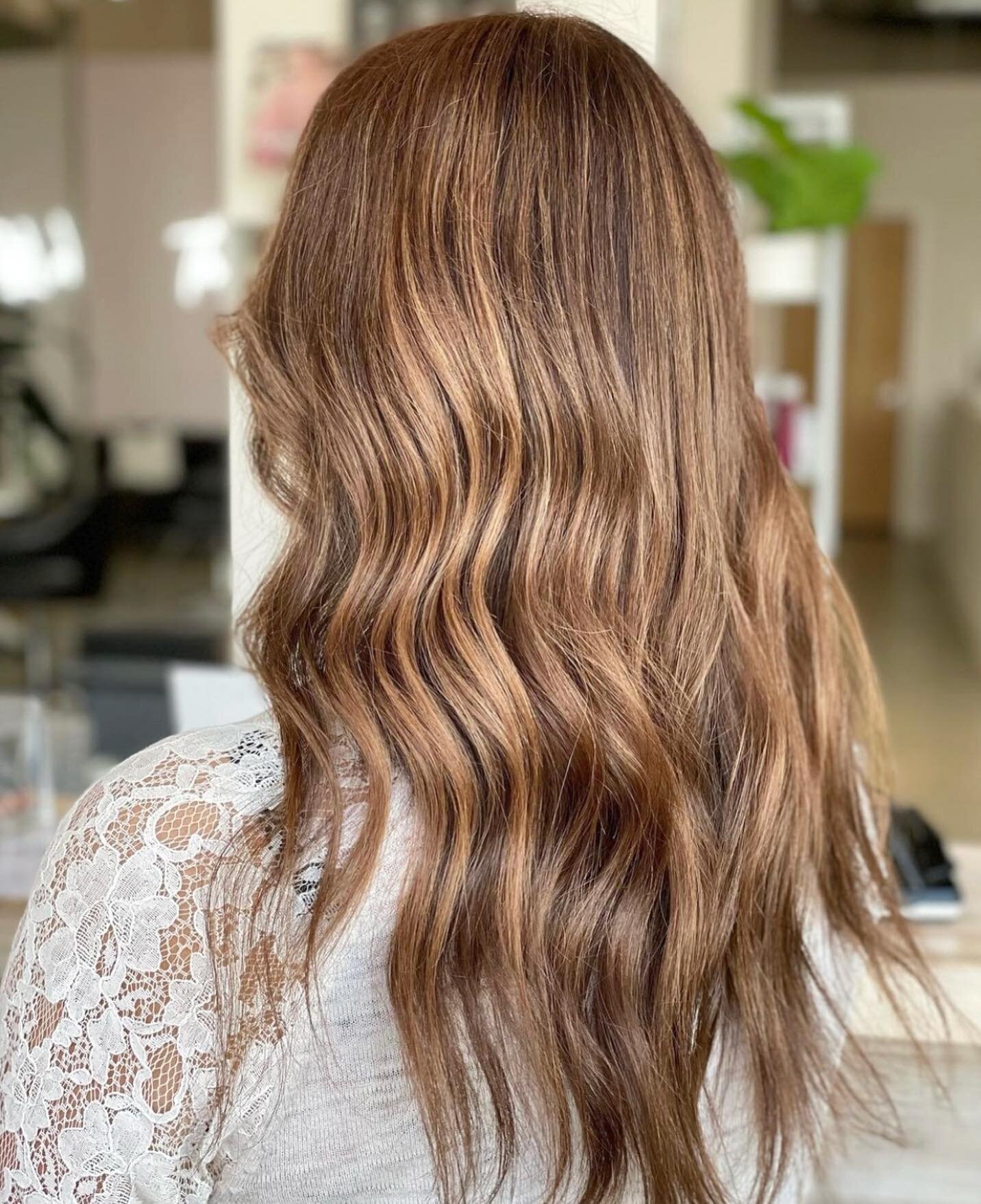 Caramel tones for summer!!☀️ hair by: @alicia_at_lavish 
.
.
.
.
.
#spokanestylist #spokanesalon #pnw #spokanedoesntsuck #spokane #spokanehair #downtownspokane #washingtonhair #hairstyles #hair #haircolor #haircut #hairpost #davinescolor #davines #da