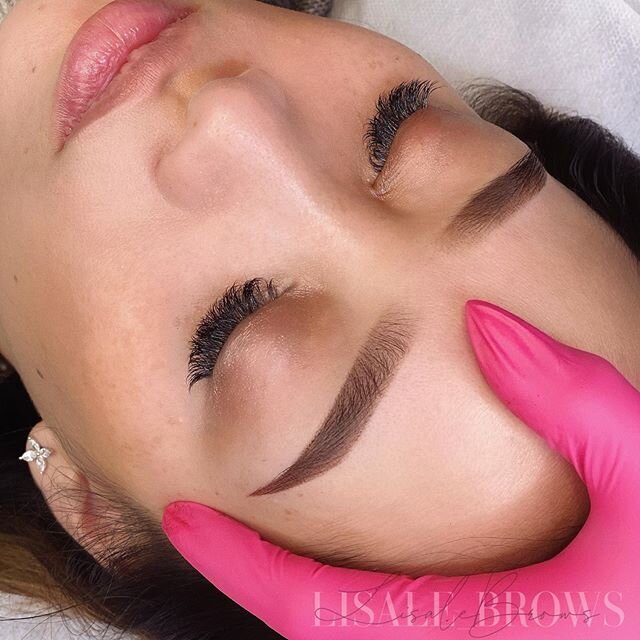 Hi guys! I hope this post does these brows justice in instaworld as they do #IRL! 🙏🏻 Been working on this gorgeous face for 5 yrs! Seems to have flown by in a breeze. I 💗 love seeing how the pigment retains and evolves. When they look like just a 