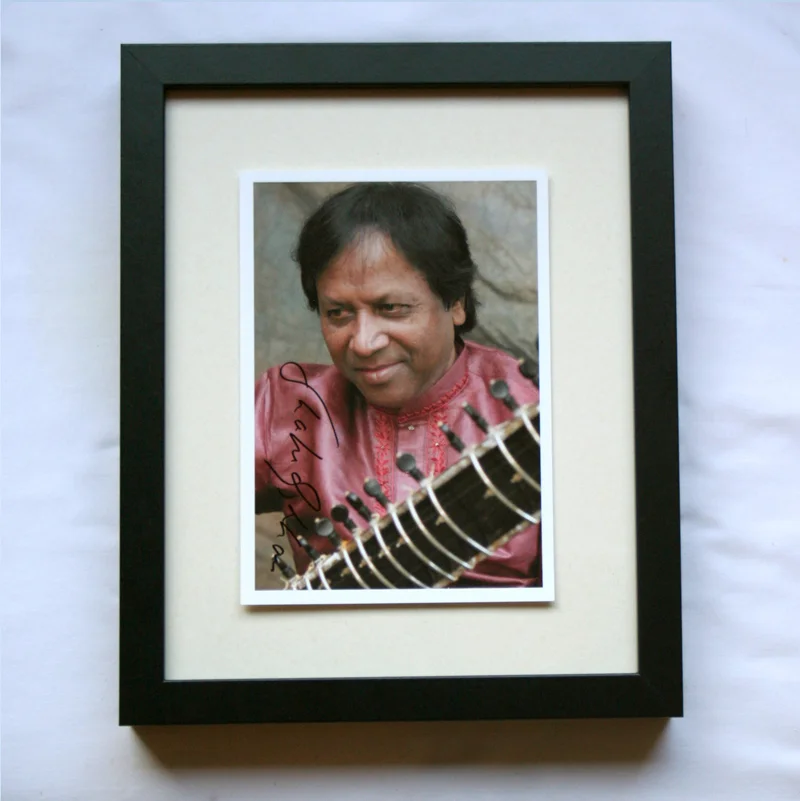 spkacademy_autograph_picture_shahid_parvez_khan_framed800.jpg