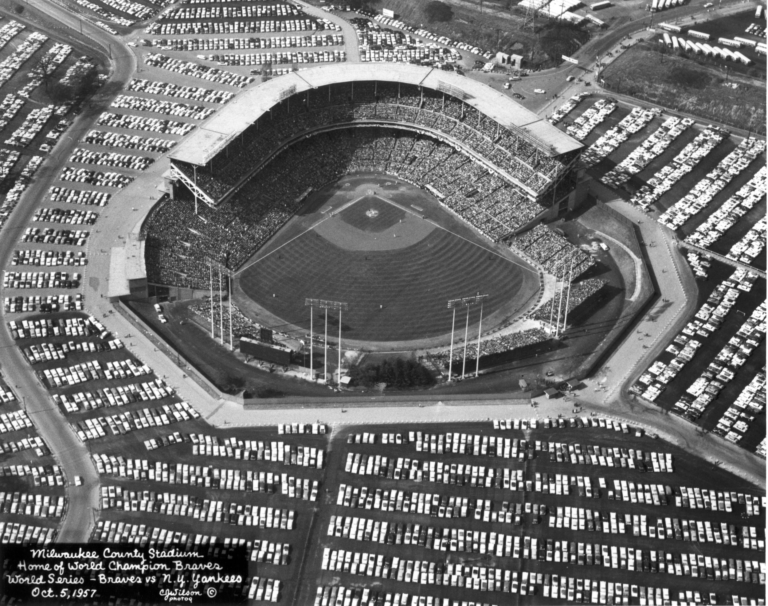Milwaukee-County-Stadium.jpg