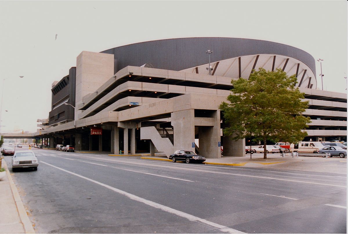 1200px-Market_Square_Arena,_Indianapolis,_1988.jpg