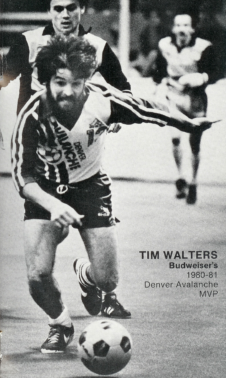 AVALANCHE_PHOTO_ACTION_WALTERS_MVP_1981-82.jpg