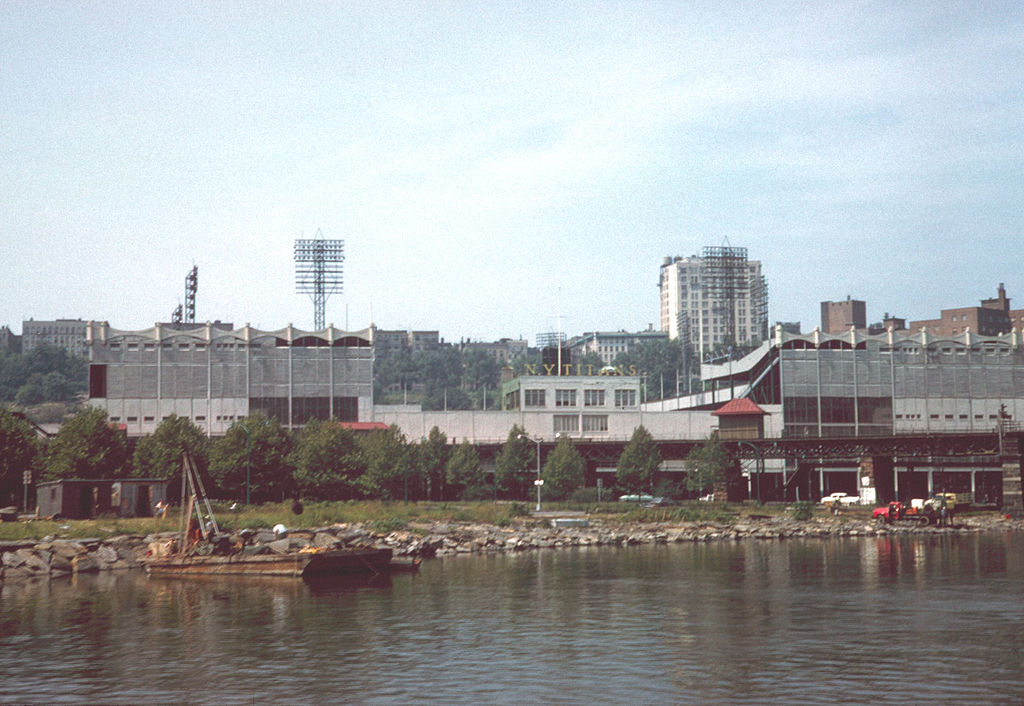 1024px-Polo_Grounds_1961_from_Harlem_River-B.jpeg