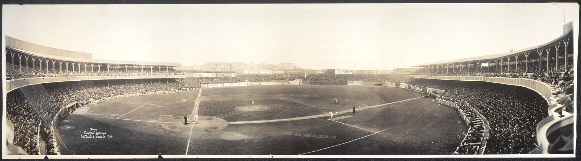 Polo_Grounds_1910.jpg