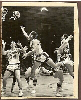 1967-Press-Photo-ABA-Action-New-Orleans-Buccaneer.jpg