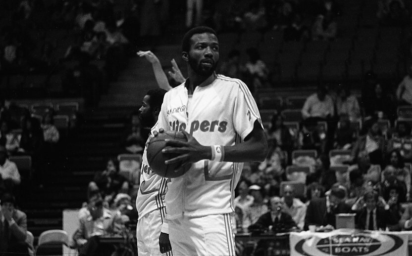 Clippers 79-80 Warmup Marvin Barnes.jpg