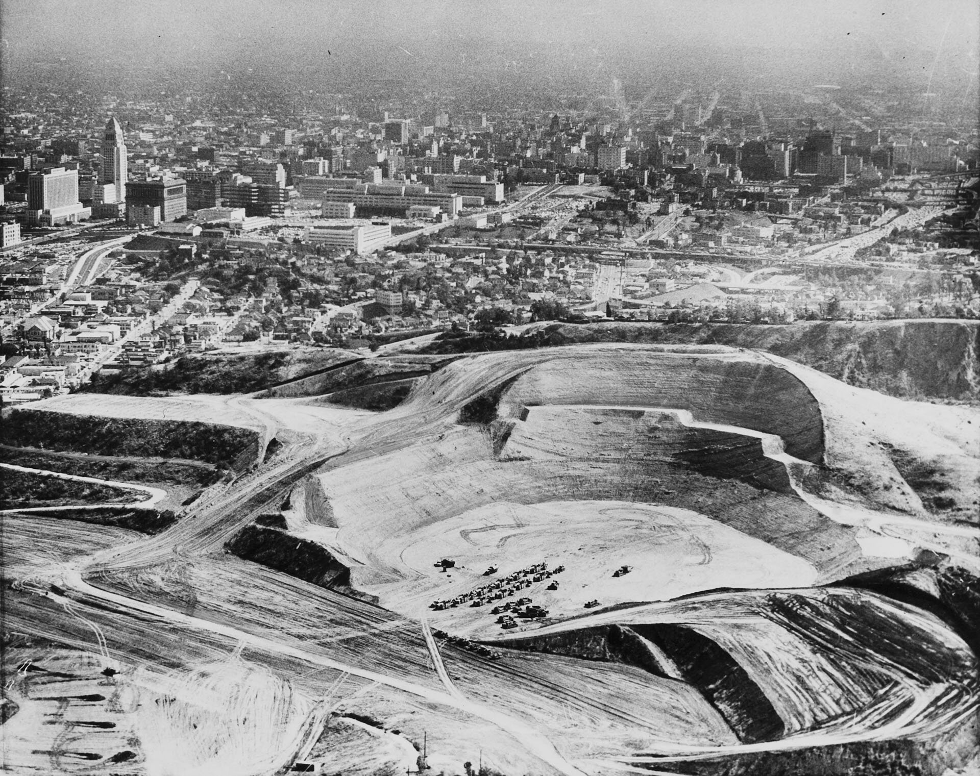 may_25_1960_dodger_stadium_excavation_usc_exm.jpg