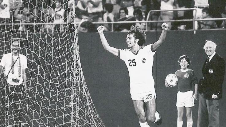 SantiagoFormoso_celebrates_1978_Cosmos.JPG