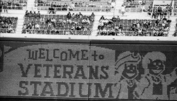 Veterans-Stadium-Dedication-e1430581366206.jpg