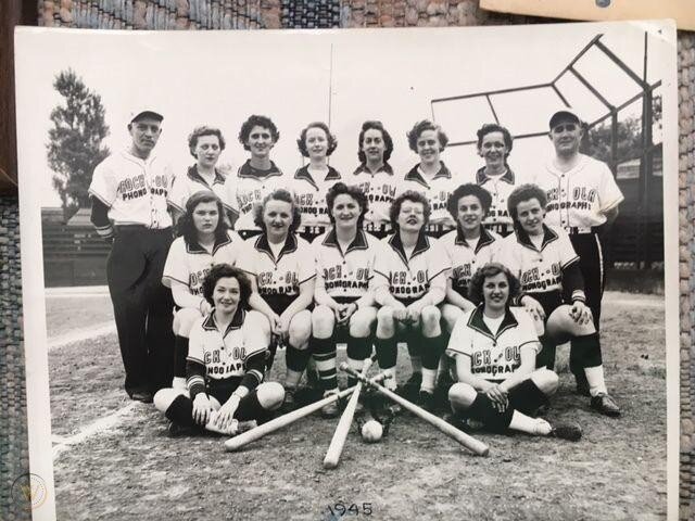 1945-girls-pro-softball-chicago-rock_1_f421869595cae227abc42d1cf4248390.jpg