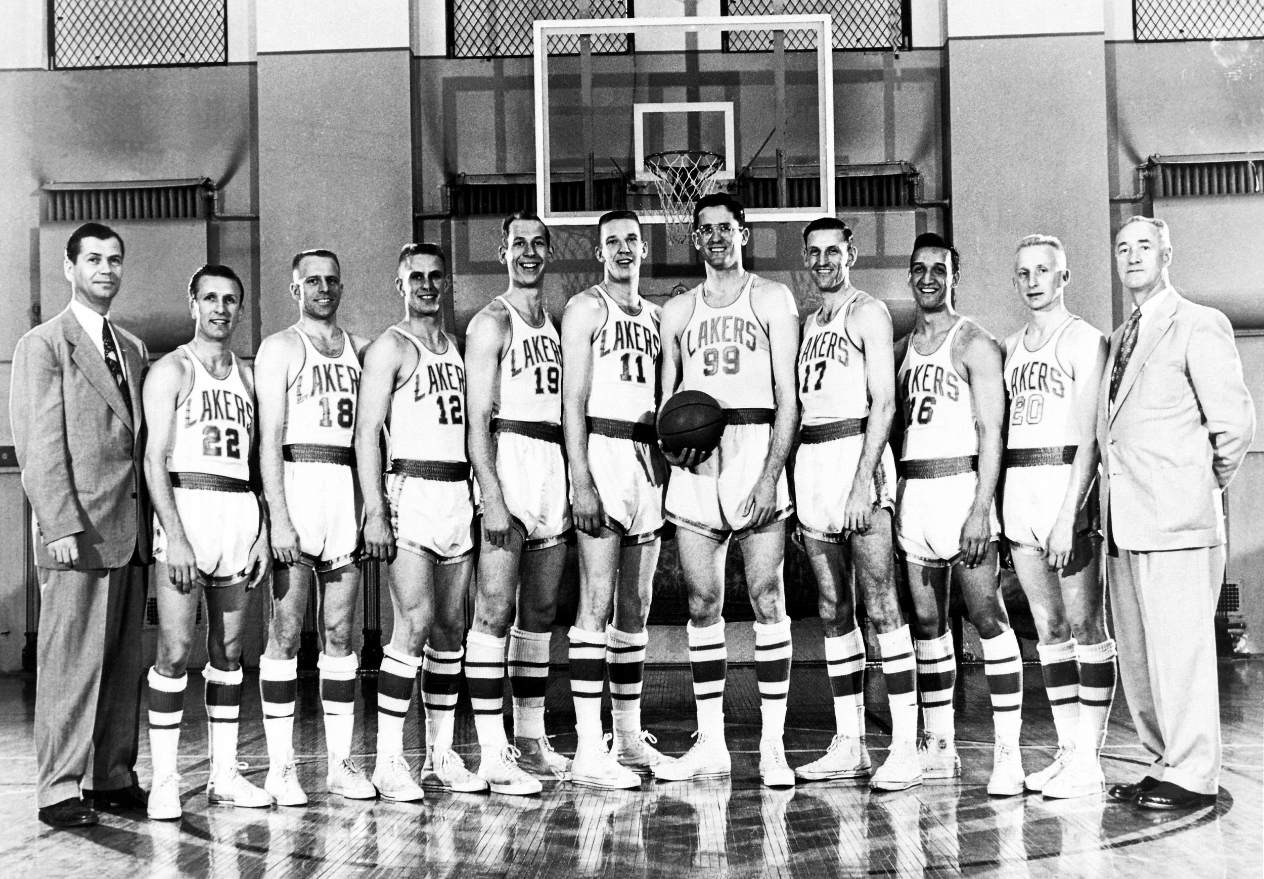 1380127-1953-minneapolis-lakers-team-photo.jpg.jpg