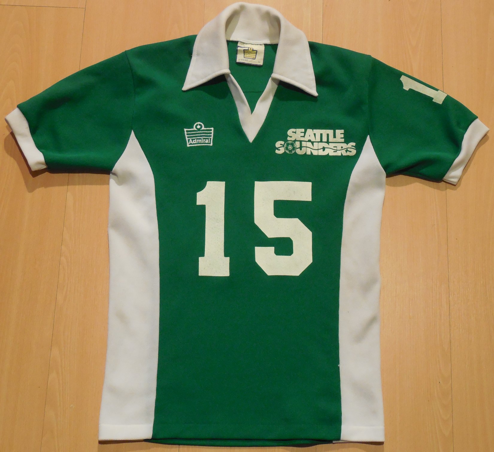 Sounders 79 Road Jersey Steve Buttle (1).JPG