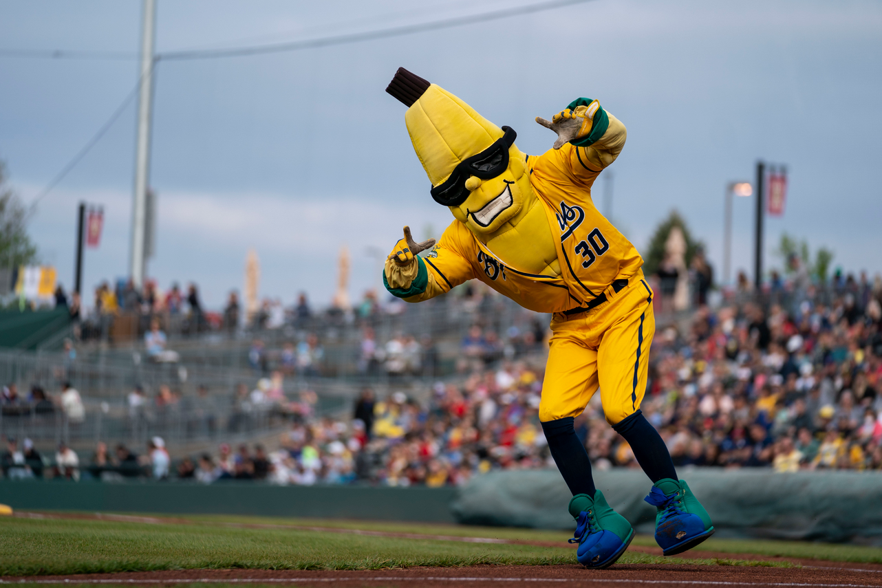 Screenshot 2023-12-24 at 14-11-38 split-mascot-savannah-bananas-dances-754769838.jpg (JPEG Image 6000 × 4000 pixels) — Scaled (17%).png