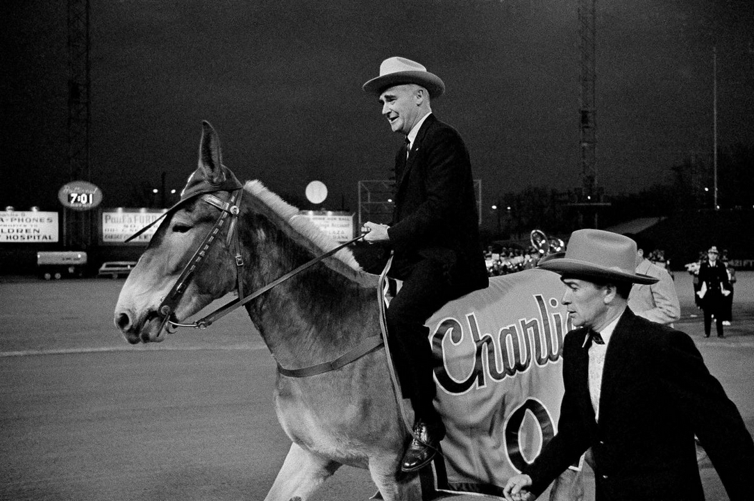 Screenshot 2025-12-07 at 21-21-54 The-As-Charlie-Finley-and-the-nule-11.24.21.jpg (JPEG Image 1206 × 800 pixels) — Scaled (90%).png