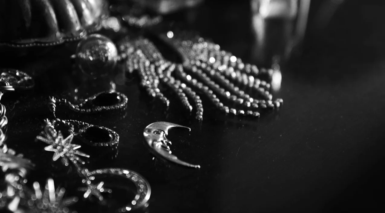 Isabella Andronos_Jep and Dep_music video29.jpg