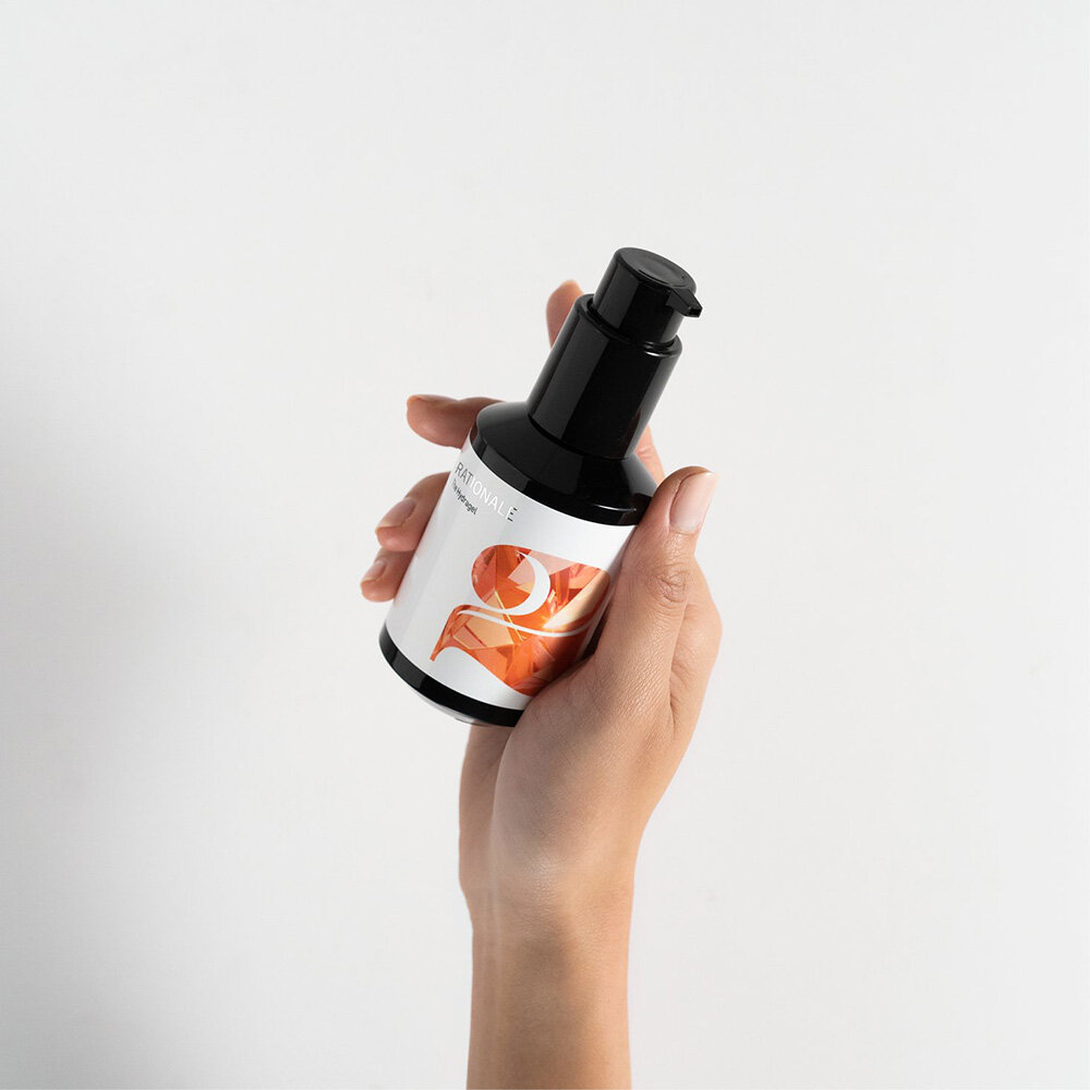 2-HYDRAGEL InHand.jpg