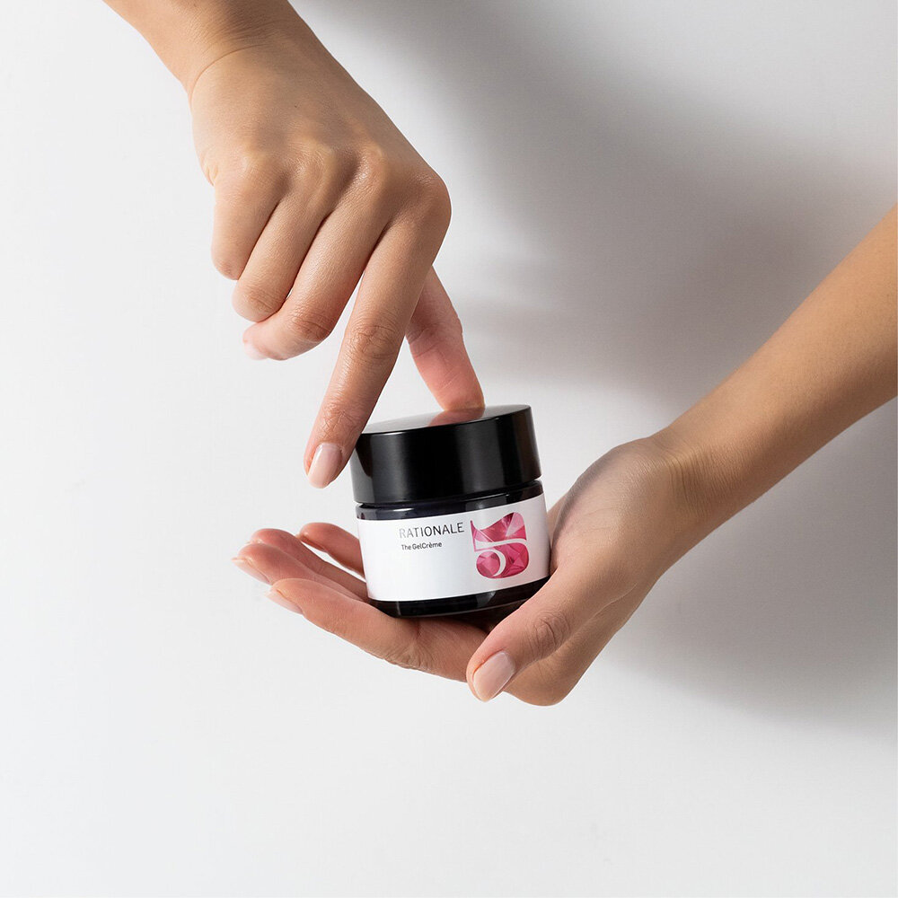 5-GELCREME InHand.jpg