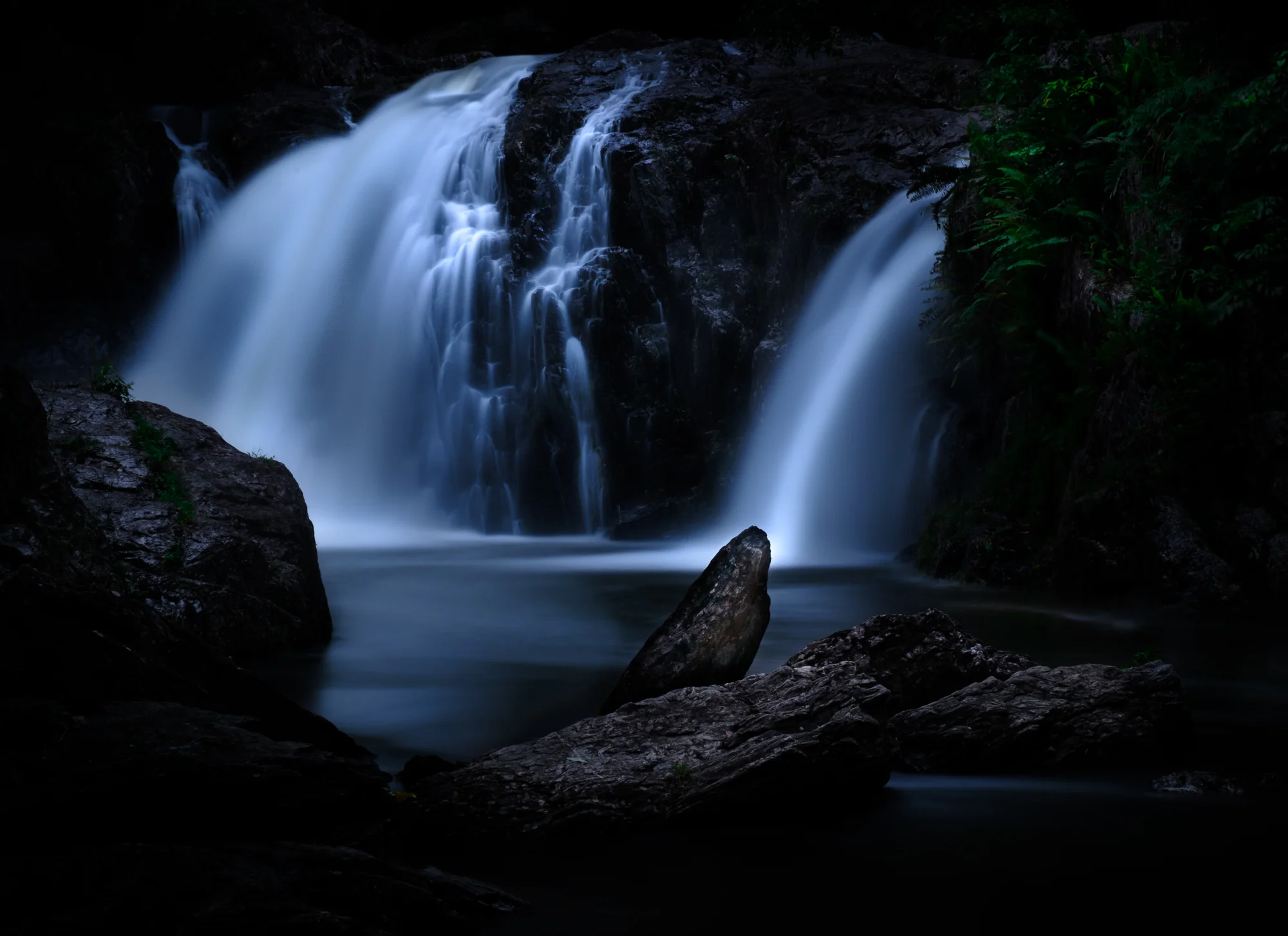 Crystal Cascades Cairns – Fujifilm X-T2 with XF18-55mmF2.8-4 – 39mm – F11 – 30sec – ISO200