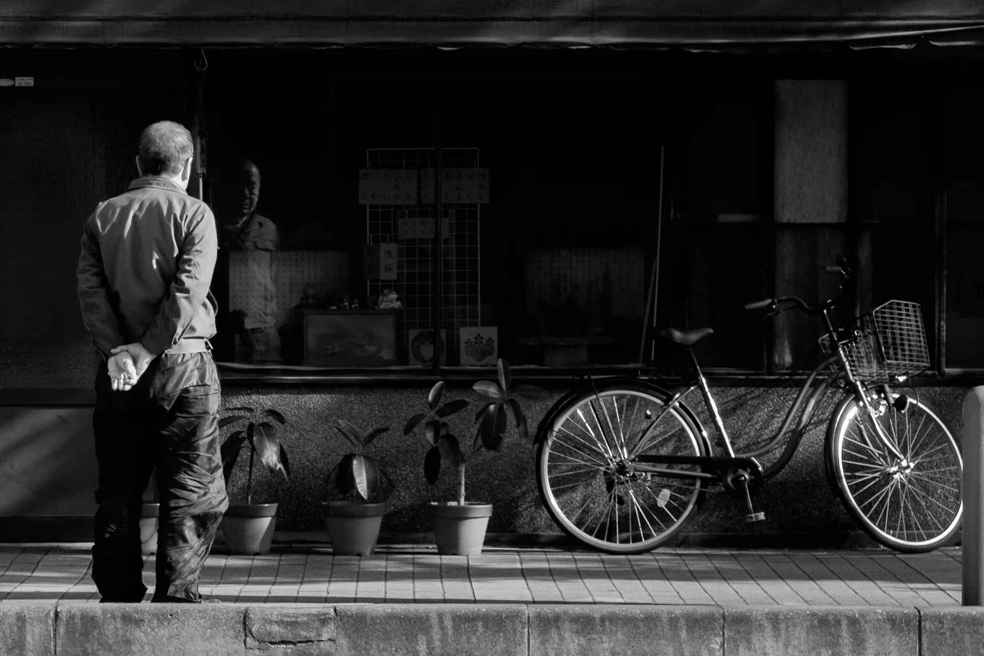 Kyoto Reflections – Fujifilm X-T10 with XF18-55mmF2.8-4 – 55mm – F5.6 – 1/500 – ISO800