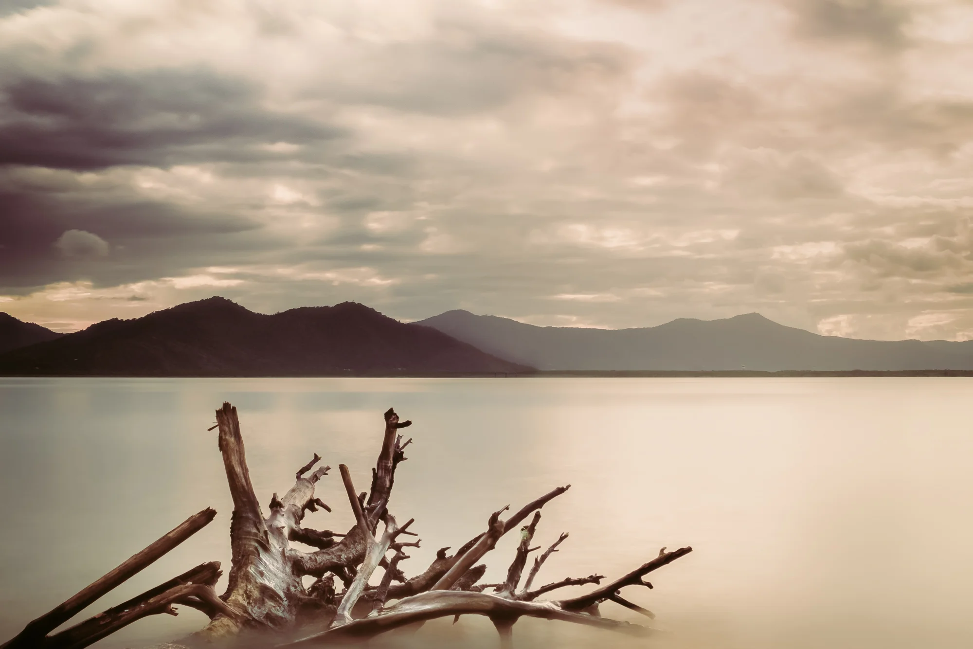 Trinity Inlet (Cairns Australia) – Fujifilm X-T10 – XF18-55mmF2.8-4 – 35mm – F14 – 13sec – ISO200