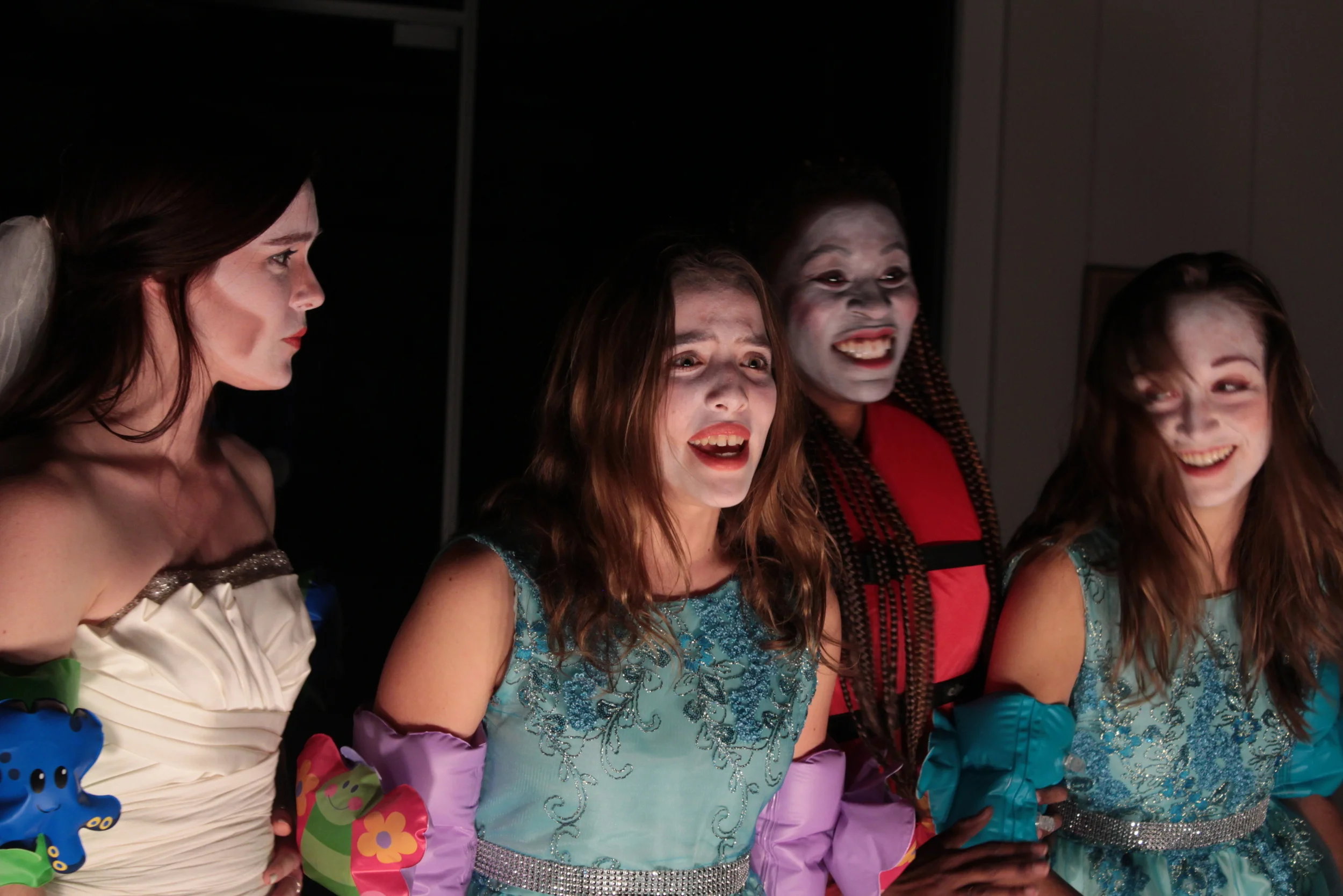 Frack - group on boat- Ella!.JPG