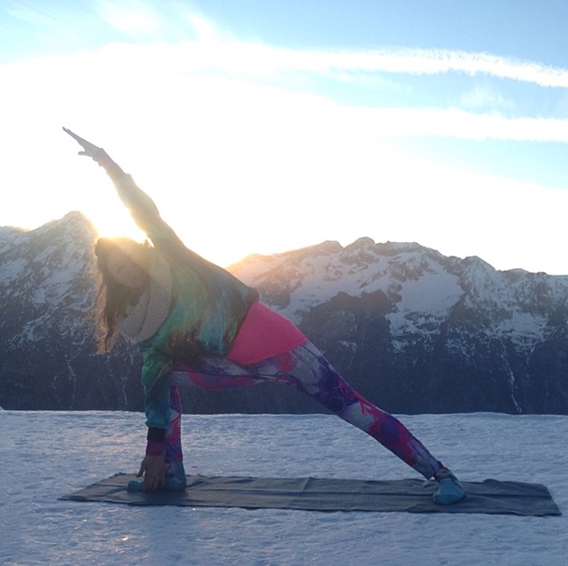 yoga-posture-ski.jpg