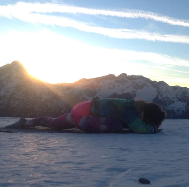 yoga-posture-ski.jpg