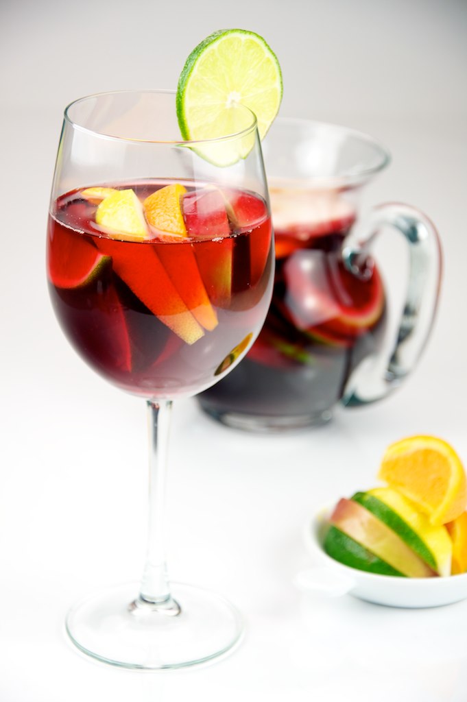 Red_Wine_Sangria_with_lemon,_lime,_apple,_and_orange_served_in_a_glass_-_Evan_Swigart.jpg
