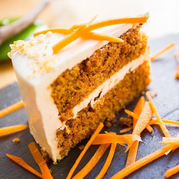Craquez pour un d&eacute;licieux carrot cake ! 😍🥕⁠
⁠
Les ingr&eacute;dients : ⁠
- 250g de carotte ⁠
- 50g de noix de p&eacute;can ⁠
- 4 &oelig;ufs ⁠
- 175g de sucre roux⁠
- 1 citron ⁠
- 1/2 cuill&egrave;re &agrave; caf&eacute; de gingembre en poudr