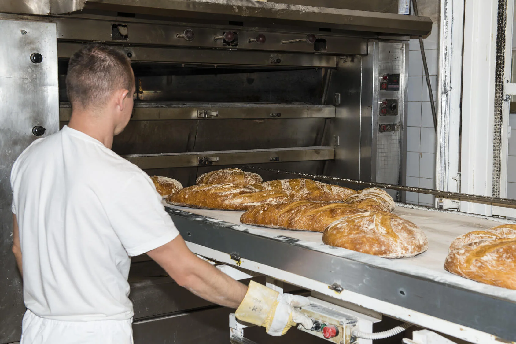 Commercial oven cooking bread P & S Engineering .jpg