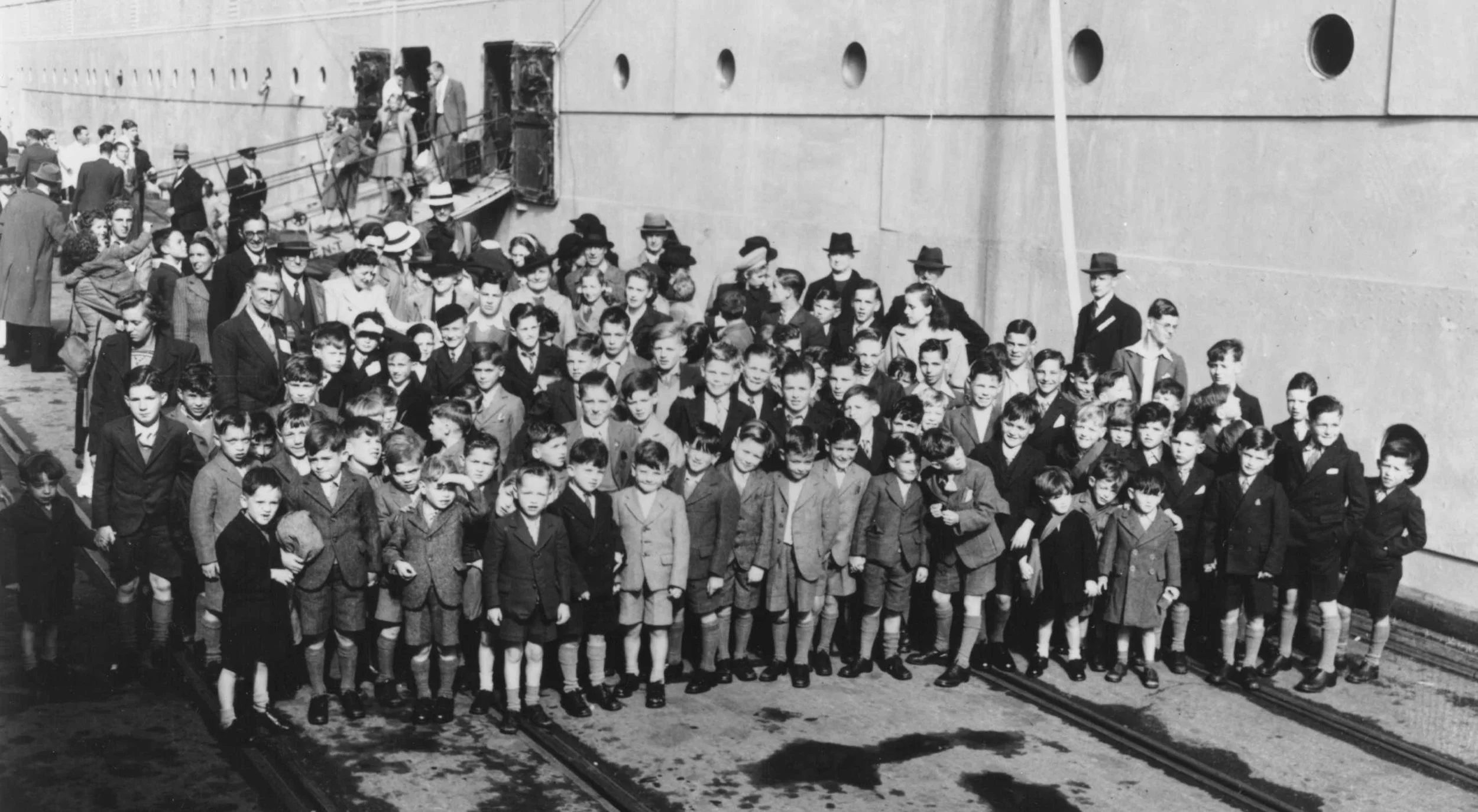 A group of British children arrive in Australia in 1947