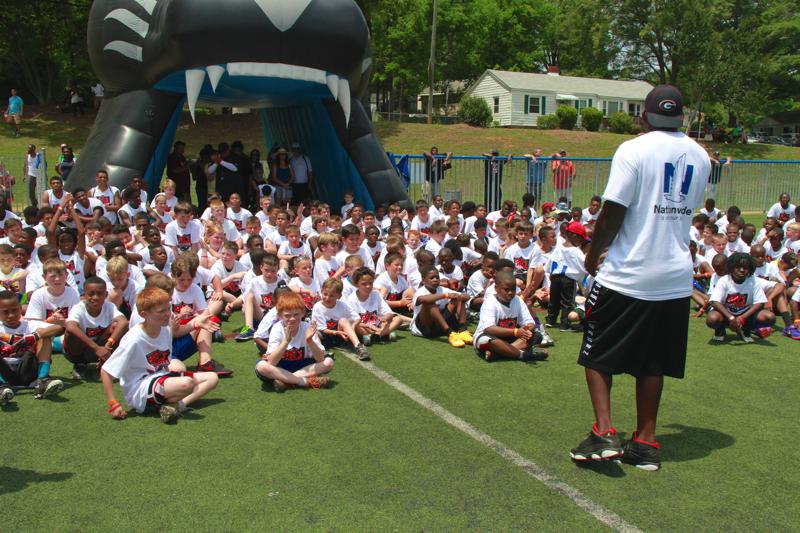 Panthers' Thomas Davis continues to fulfill dreams of kids while chasing his