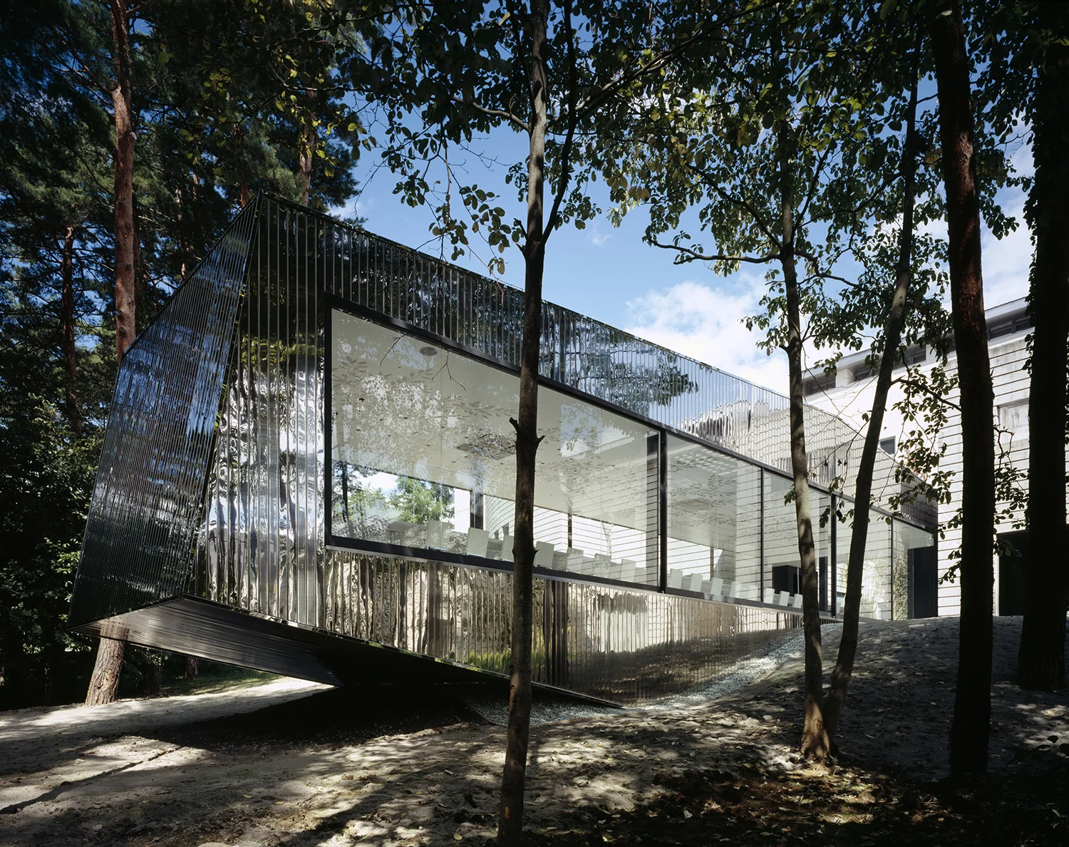 Follow our new Instagram feed here Brillare is a dining and party space, an addition to the Risonare wedding resort where the Leaf Chapel is located. This project was completed in September 2005.