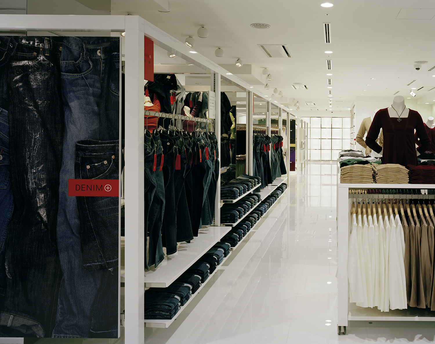 UNIQLO_Ginza008.jpg