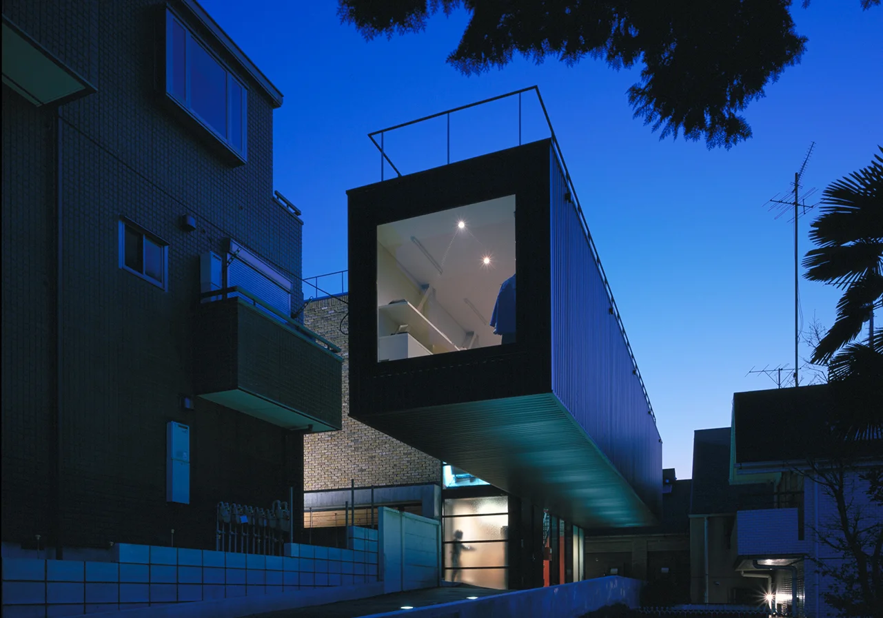   Undercover Lab  is tucked away in the back streets of Harajuku. A 10m long narrow driveway leads to a 12m x 12m site at the rear. 