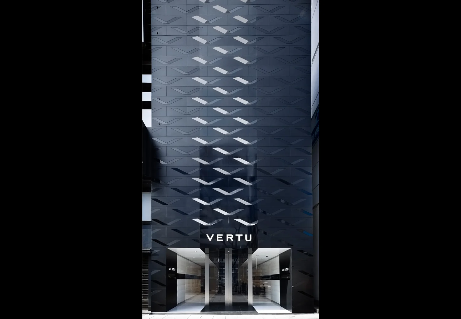  Klein Dytham architecture designed the flagship store in Japan for luxury phone retailer  Vertu  in 2008.&nbsp; 