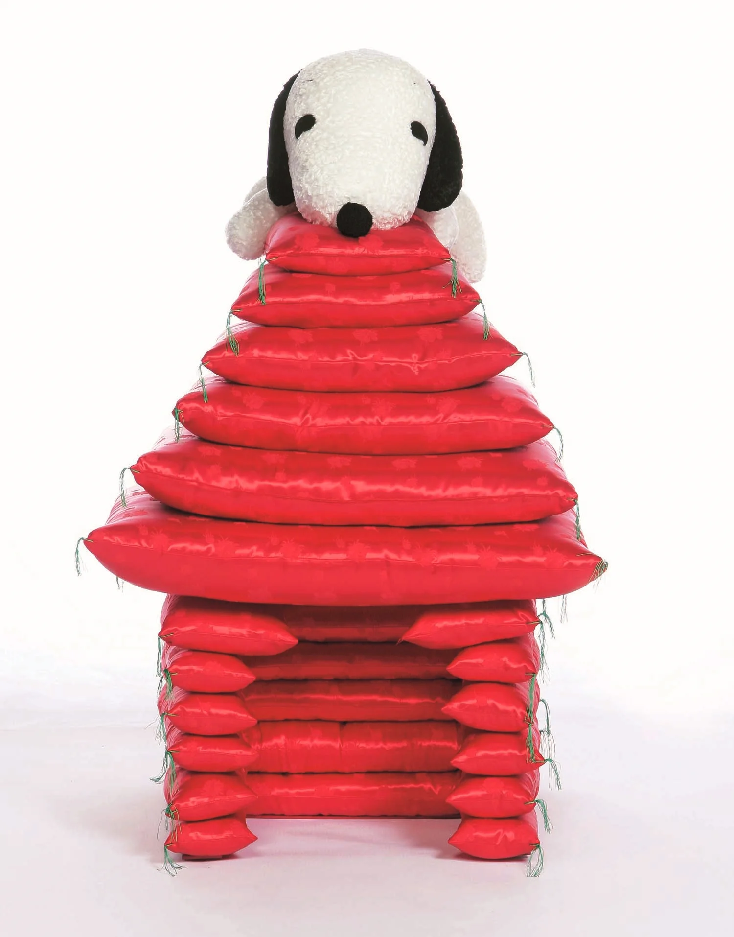Knowing Snoopy's dry humour we made the kennel of rakugo cushions. Rakugo is a 400-year-old tradition of comic storytelling in Japan where a lone storyteller dressed in kimono, kneeling on a cushion, who, using only a fan and a hand towel for props, entertains the audience with a comic monologue.
96
Normal
0
10 pt
0
2
false
false
false
EN-US
JA
X-NONE
/* Style Definitions */
table.MsoNormalTable
{mso-style-name:標準の表;
mso-tstyle-rowband-size:0;
mso-tstyle-colband-size:0;
mso-style-noshow:yes;
mso-style-priority:99;
mso-style-parent:"";
mso-padding-alt:0mm 5.4pt 0mm 5.4pt;
mso-para-margin:0mm;
mso-para-margin-bottom:.0001pt;
mso-pagination:widow-orphan;
font-size:12.0pt;
font-family:Century;
mso-ascii-font-family:Century;
mso-ascii-theme-font:minor-latin;
mso-hansi-font-family:Century;
mso-hansi-theme-font:minor-latin;
mso-font-kerning:1.0pt;}