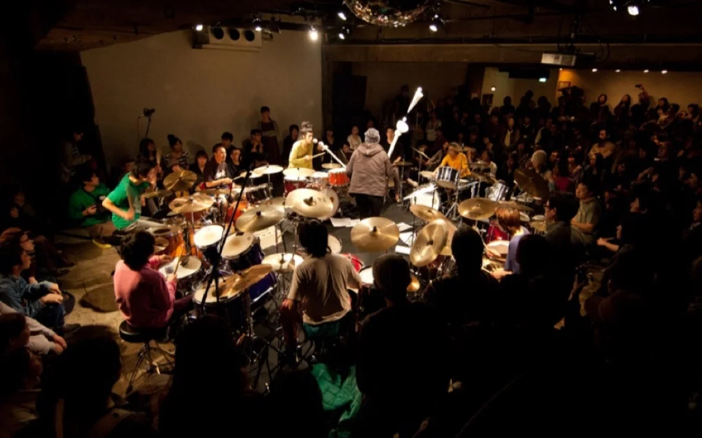 SuperDeluxe - Full house: the amazing 25 person freeform "Orquesta Nudge! Nudge!"