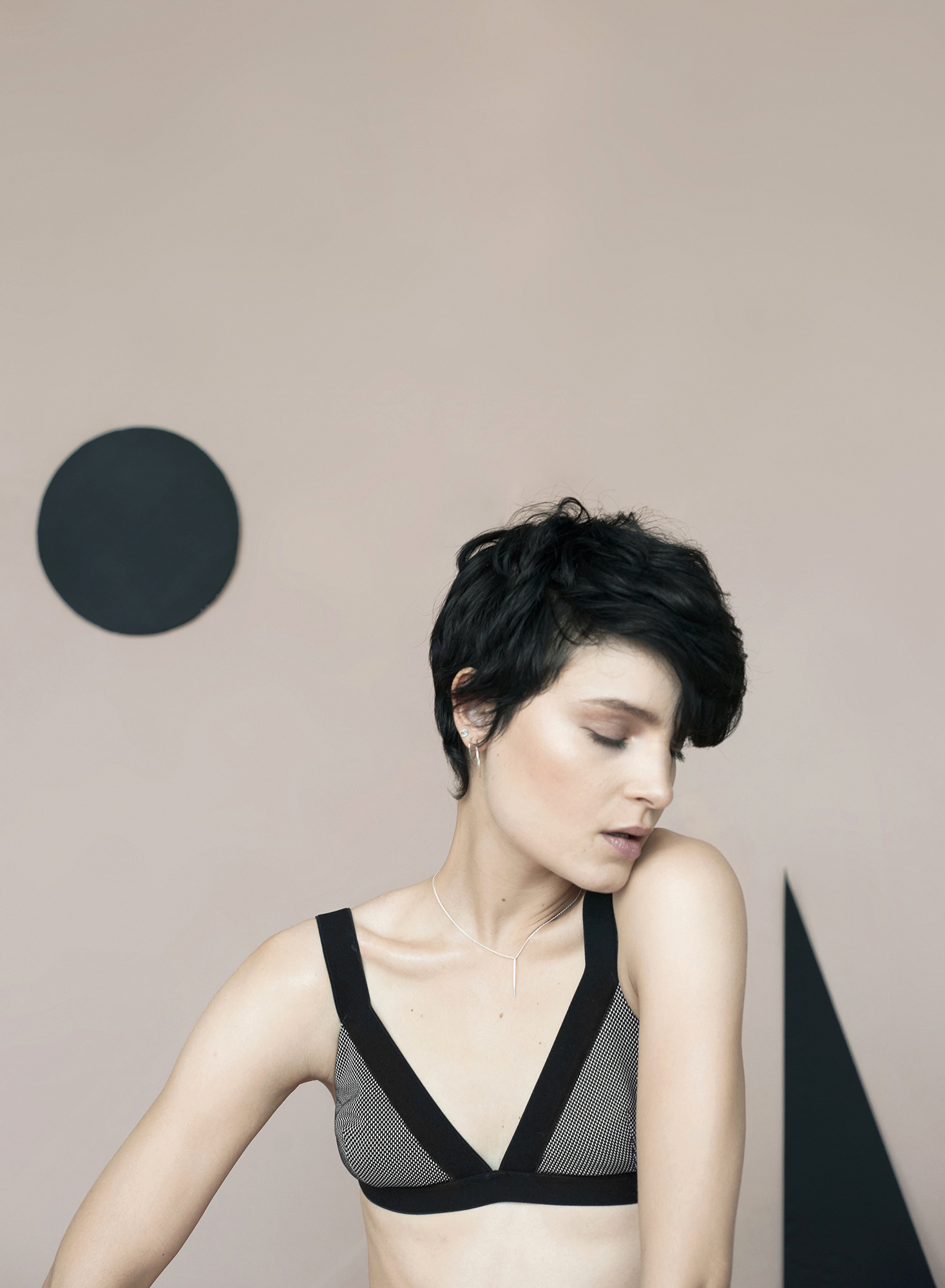 Undress Code: Be Contemporary bra. You’re busy, your day starts at 6 a.m. and finishes late in the evening when the only thing you dream about is to sink into your cosy bed… We’re all the same. That’s why we’ve created lingerie for modern, industrious women, that is meant to fit perfectly to your lifestyle. In the Be Brave bra you can rule the world during an active day and then later on show bits of it underneath a transparent tee at the dinner with friends. Even if you fall asleep in it, you don’t need to be bothered with the baleen bones, metal elements or pinching adjusters.