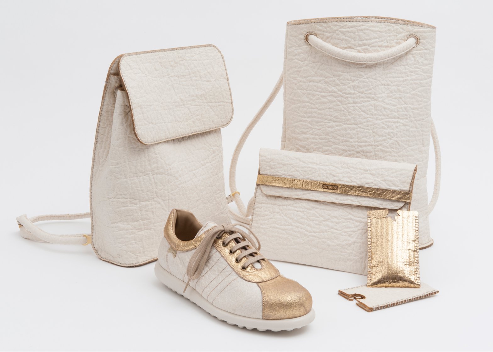 pinatex-pineapple-leather-ananas-anam-dezeen-ban.jpg