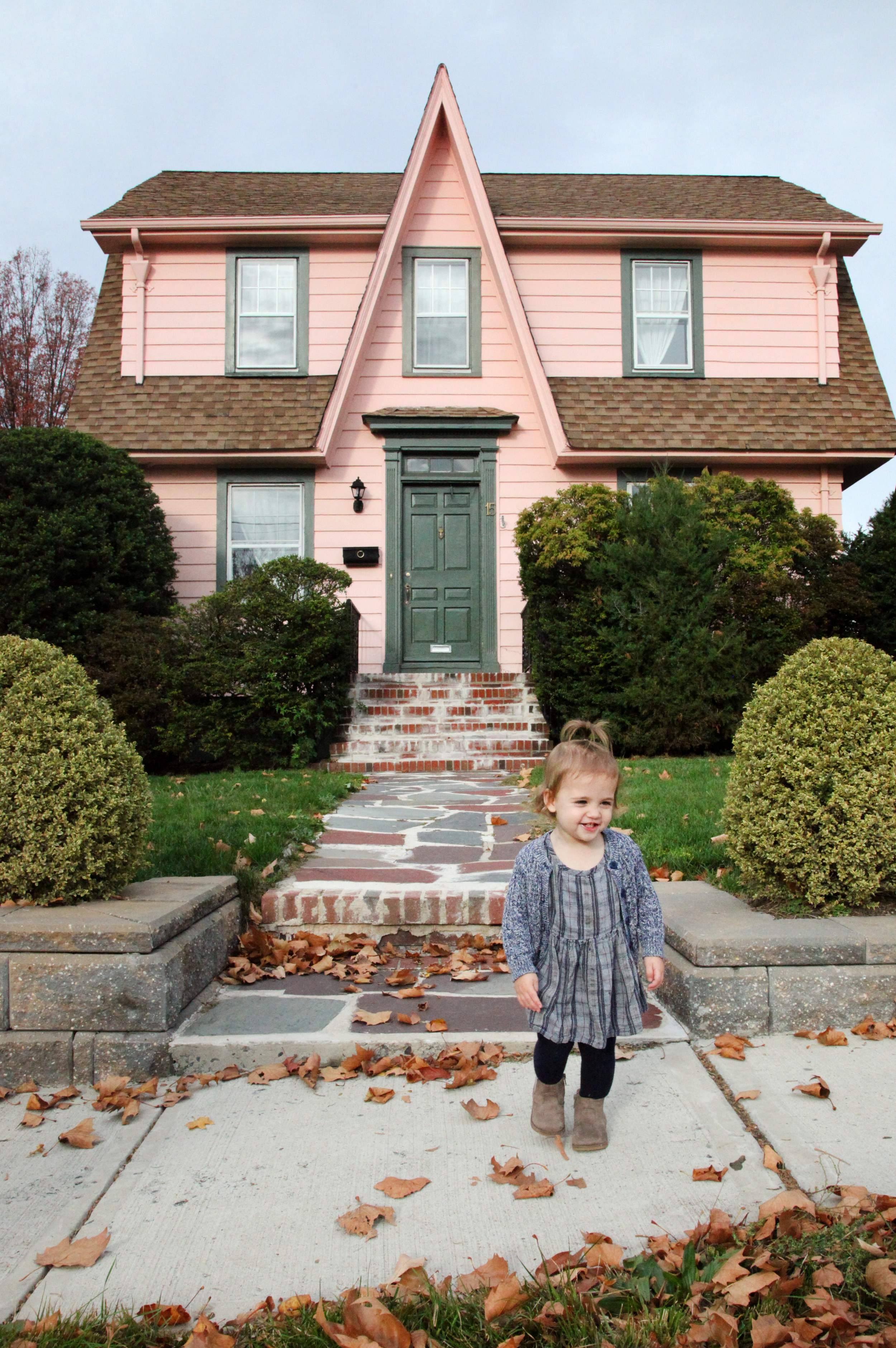  The pink house in the #boburbs! 