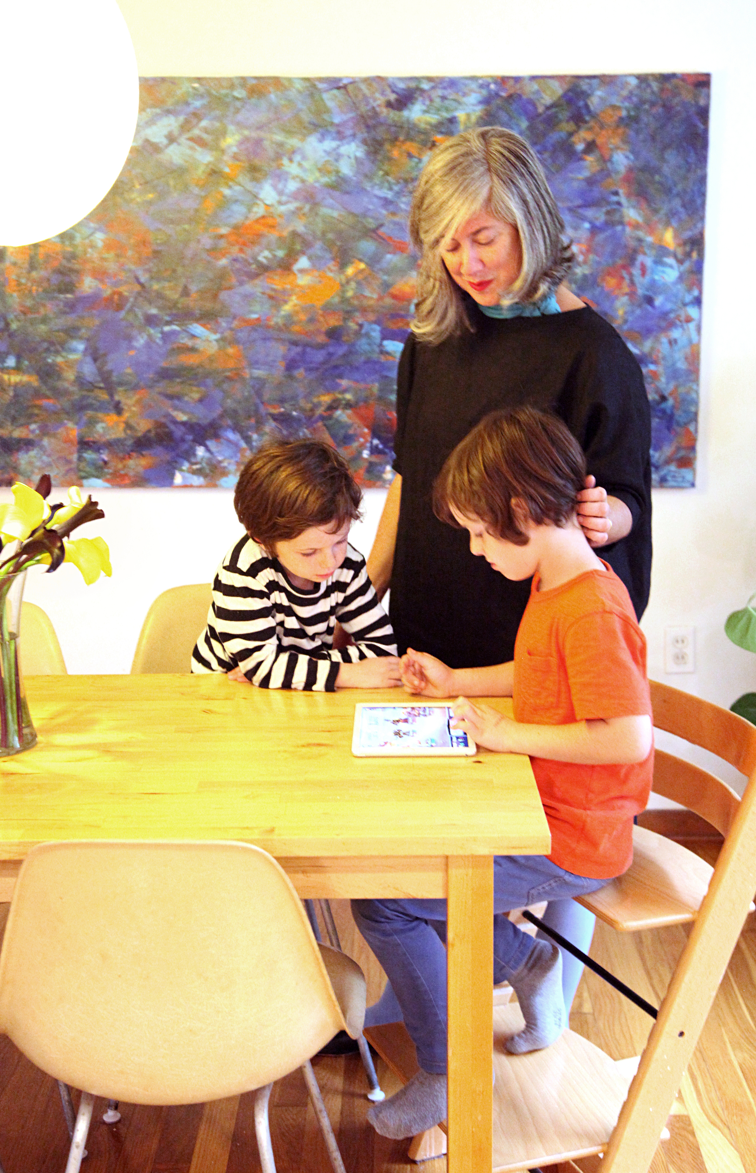  Sherry, Blai (7), and Biel (5) in front of one of her original paintings.&nbsp; 