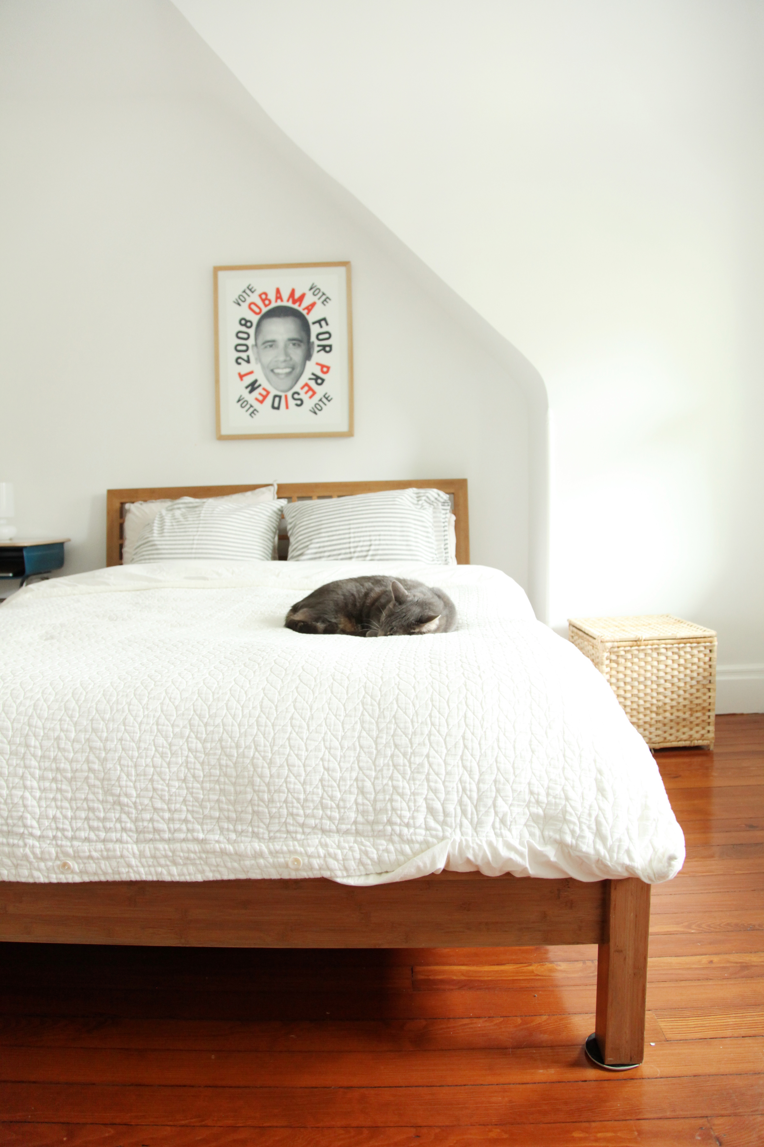  Cozy guest room suited for family visits.&nbsp; 