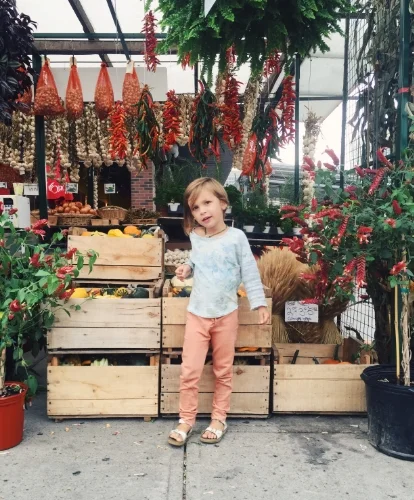 Sen at the market. 