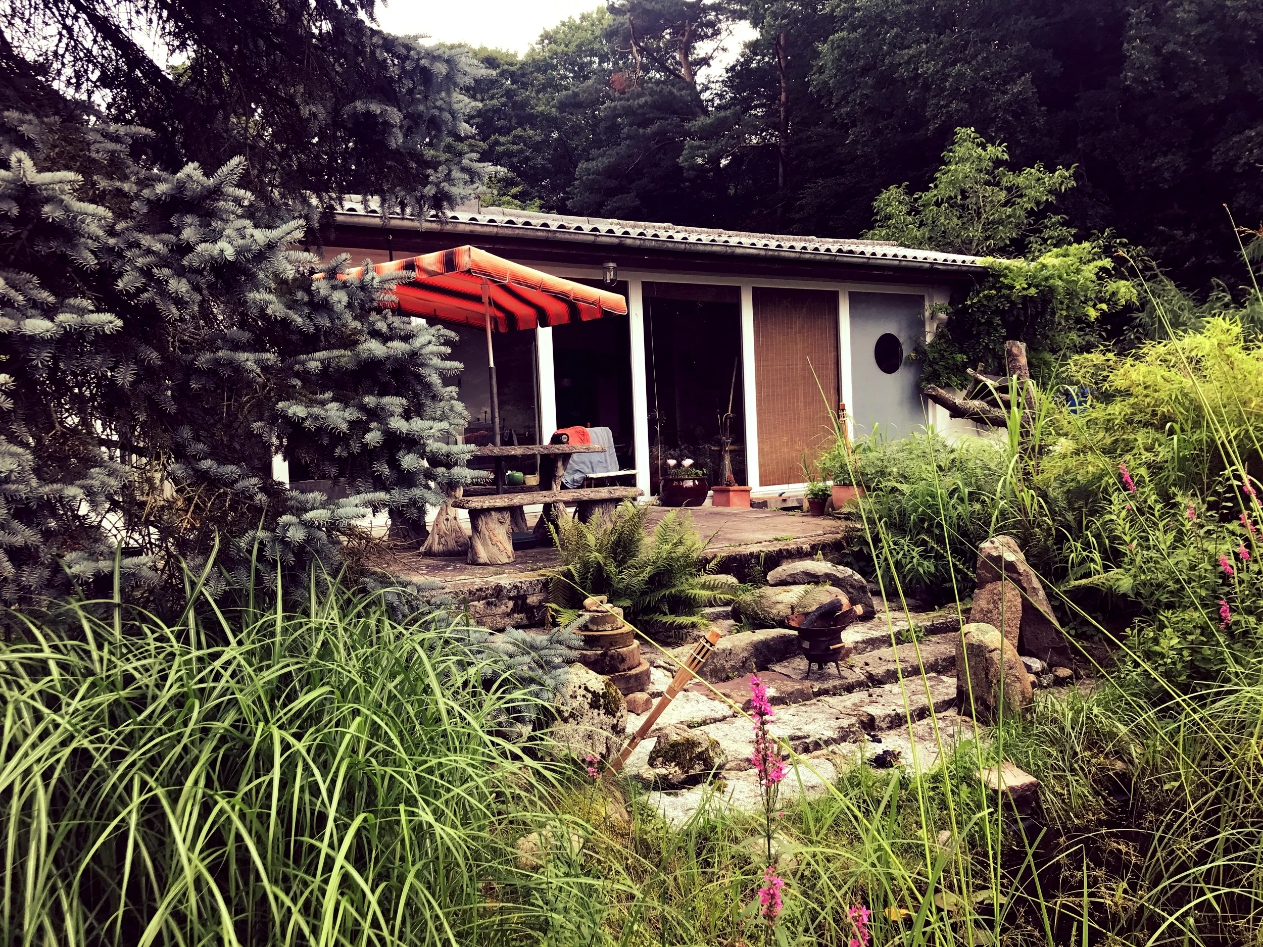 KOSMONAUTENBUNGALOW                                                                   einsteigen.losfliegen.wohlfühlen.